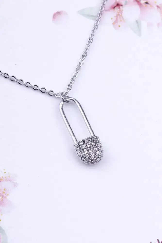 

Кулон на цепочке из медицинской стали Булавка