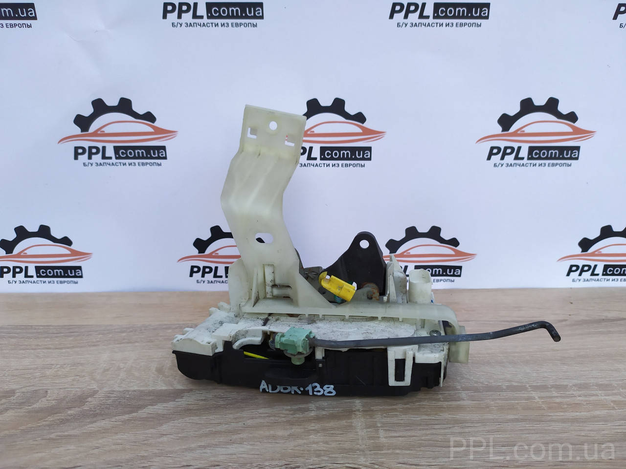 

Dodge Caliber 2007-2012 замок двери задний левый 8 PIN 04589419AB
