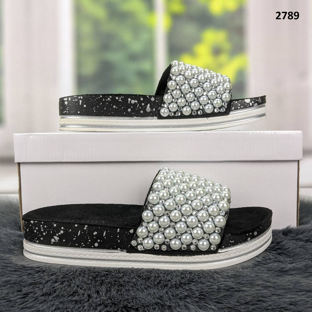 

Женские шлепанцы черные с жемчугом и стразами подошва пенка