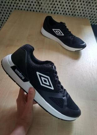 

Чорні кросівки в сітку umbro manado, Черный