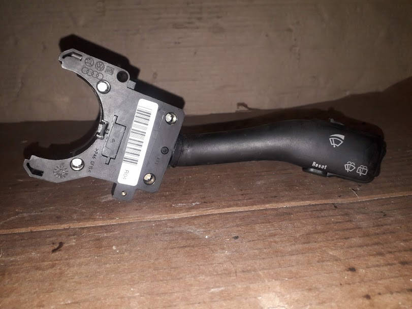 

Б/у переключатель подрулевой 4B0953503H для VW Golf IV,Bora,Octavia,B5 1997-2004