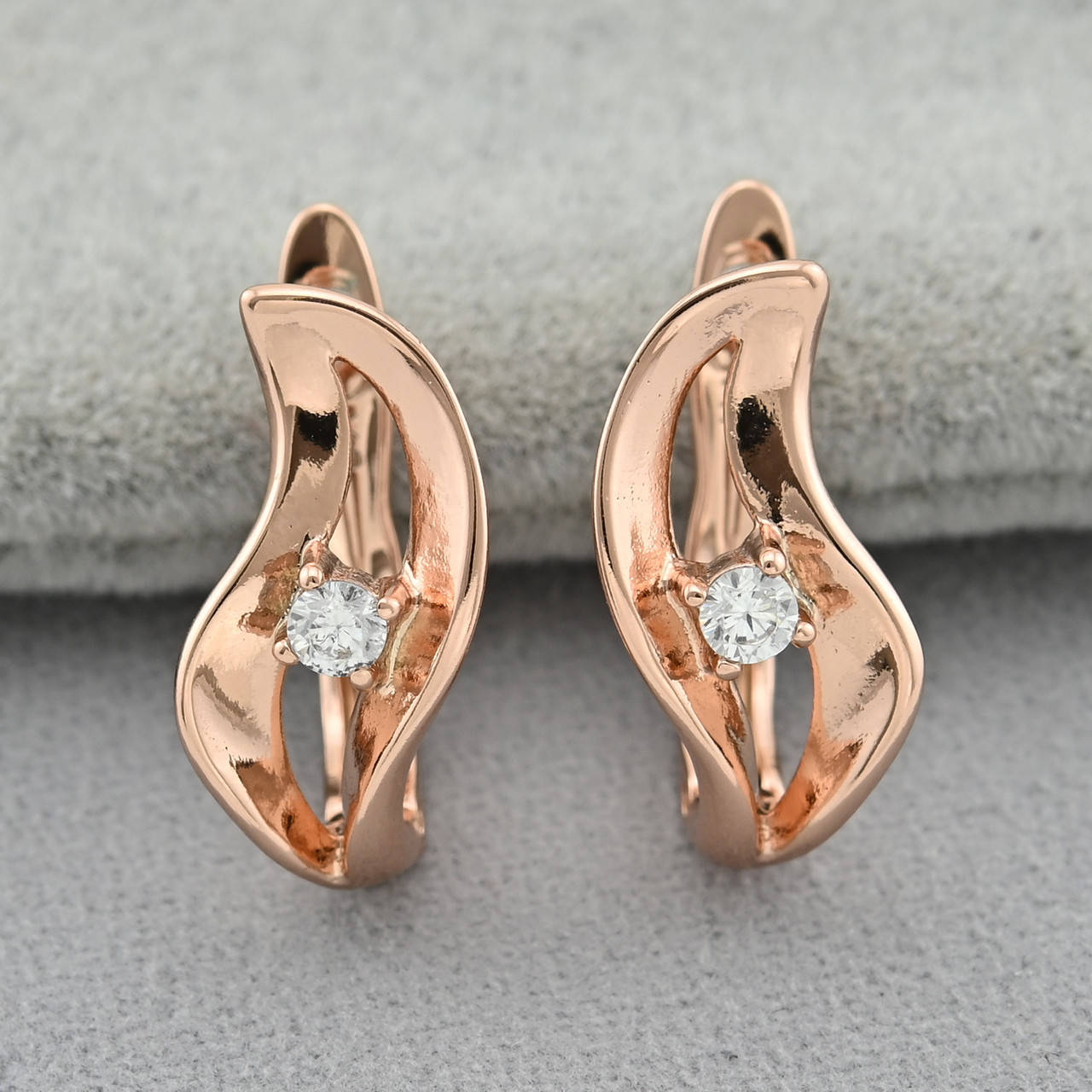 

Серьги Xuping 32997 размер 20х7 мм белые фианиты вес 2.1 г позолота РО