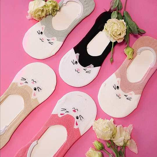 

Следы женские с котиками