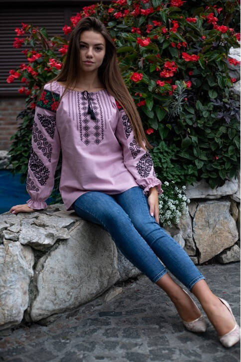 

Жіноча вишиванка Galych Аничка рожевий з чорним 8821