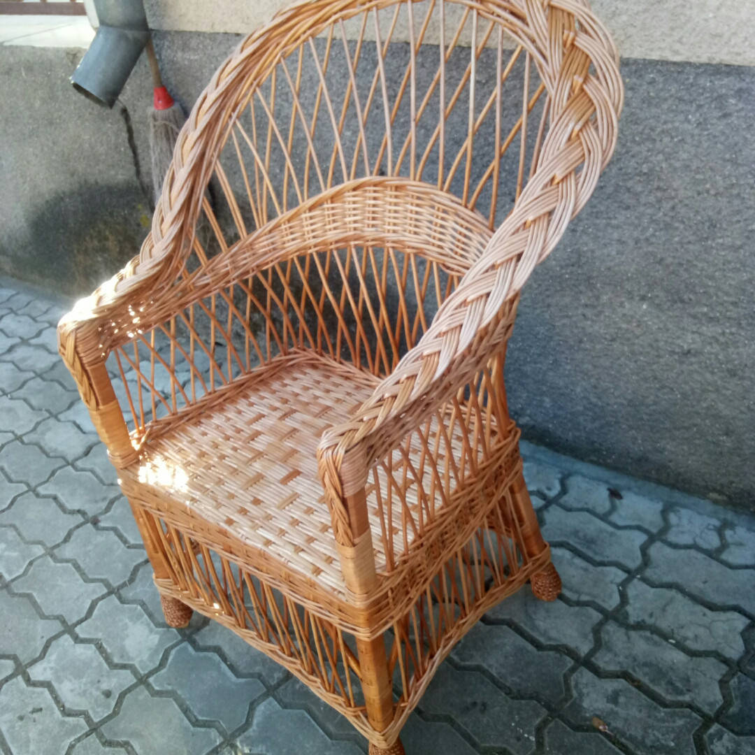 

Кресло плетеное из лозы