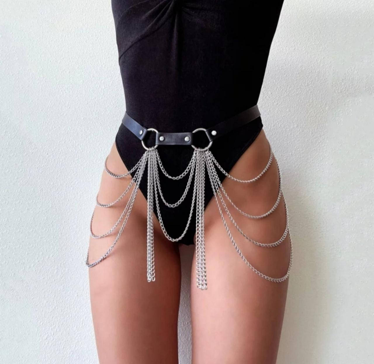 

Женская портупея с цепями. Пояс на талию с цепочками. Гартер с цепями. Пояс из экокожи на талию. Цепи на бедра
