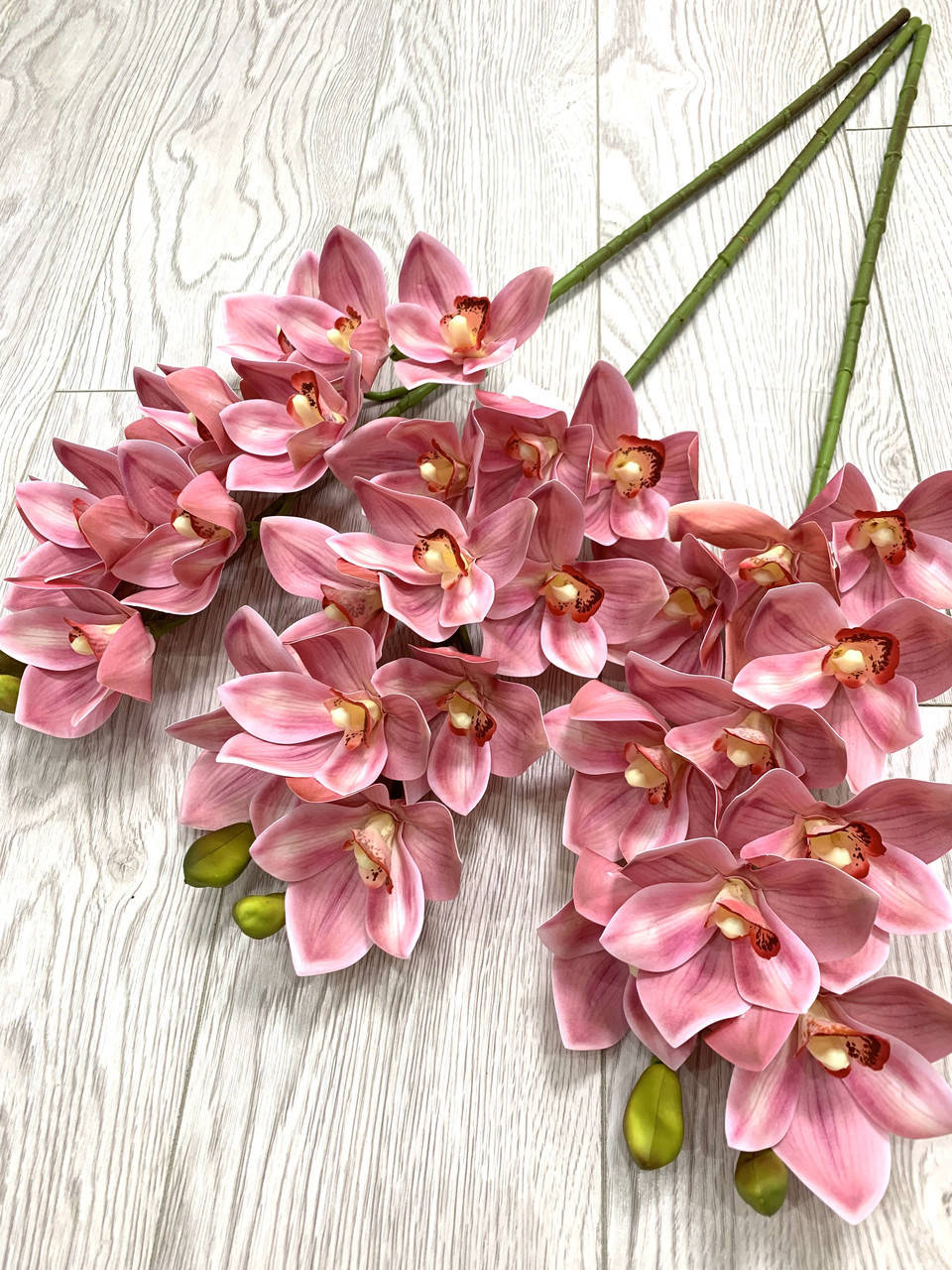 

Искусственная Орхидея Цимбидиум из латекса ( 80 см )