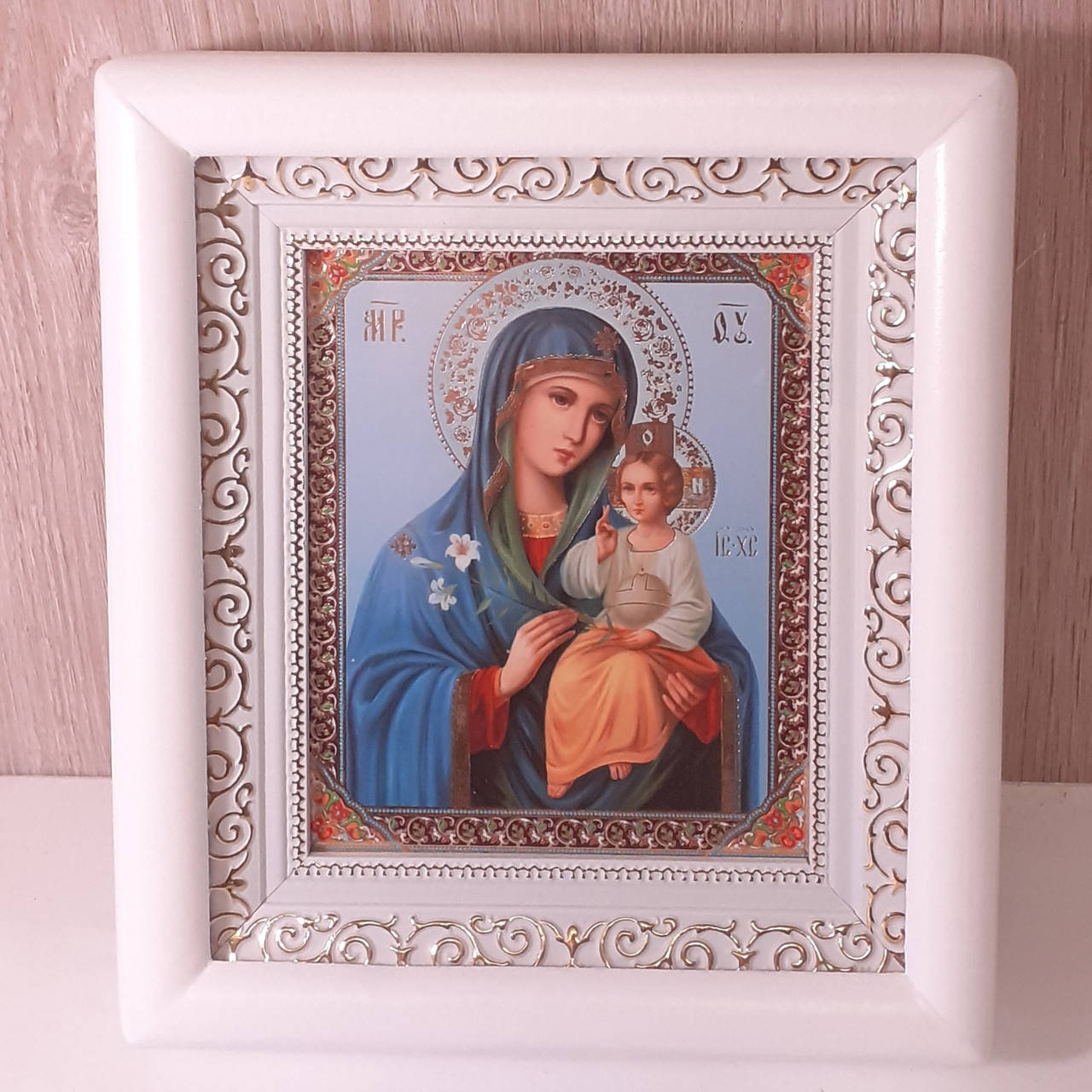

Икона Пресвятой Богородицы Неувядаемый цвет, лик 10х12 см, в белом деревянном киоте