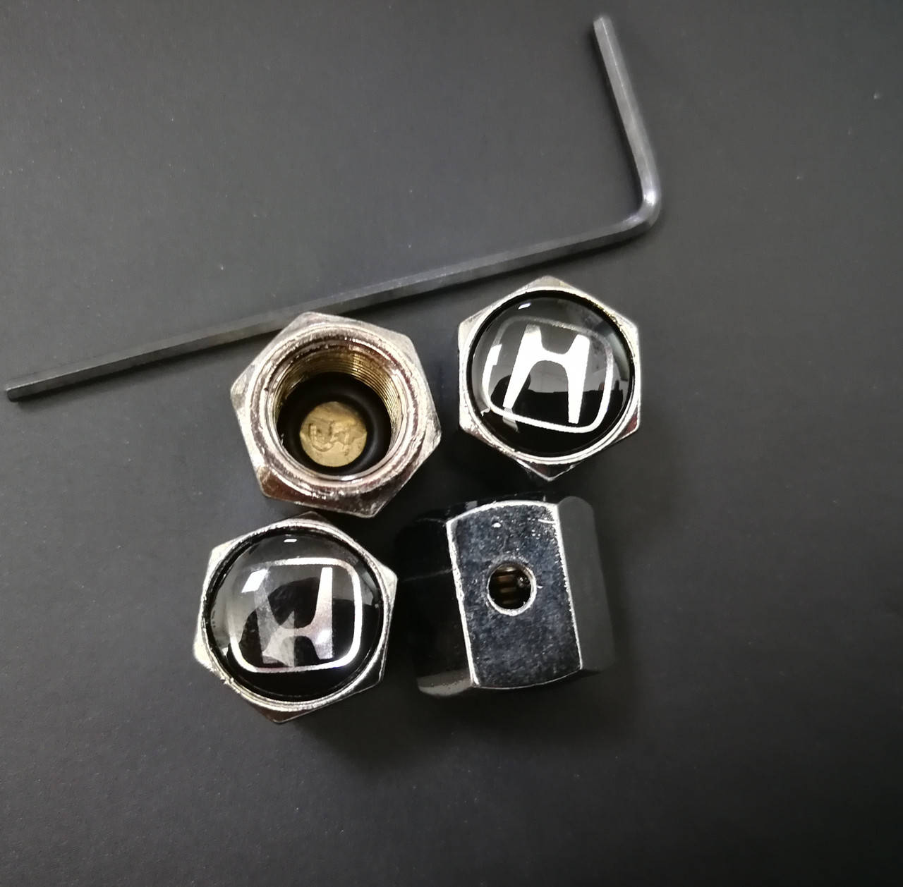 

Колпачки на ниппеля Honda антивандальные