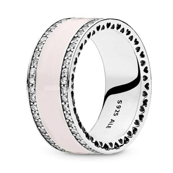 

Серебряное кольцо Pandora "Сердца Pandora" 191024EN40
