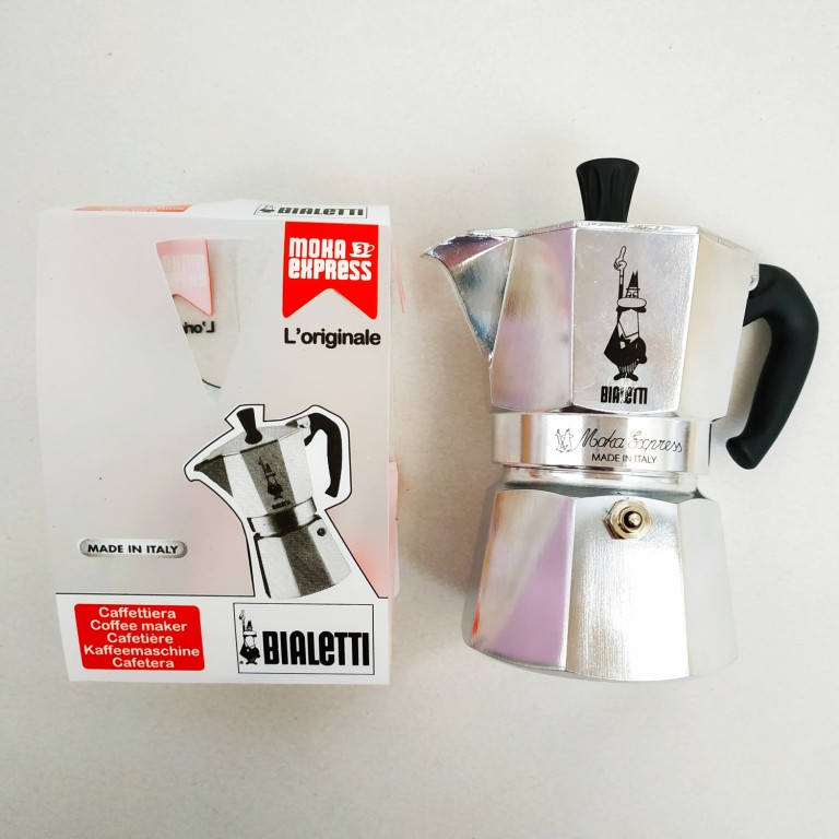 

Кофеварка гейзерная Bialetti Moka Express на 3 чашки (130 мл)