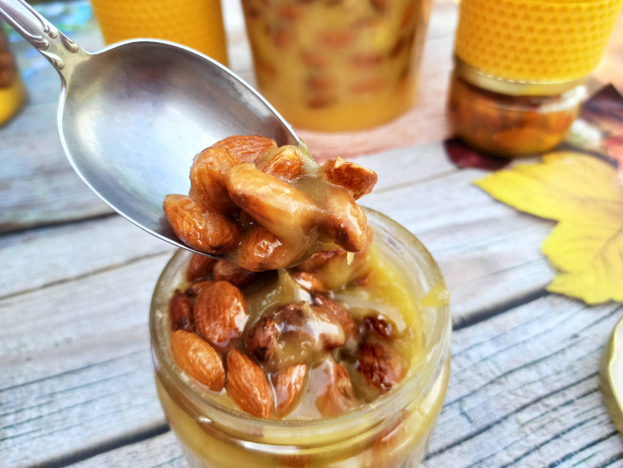 

Мед подсолнуха с миндалем 0,25 л (270 грам)