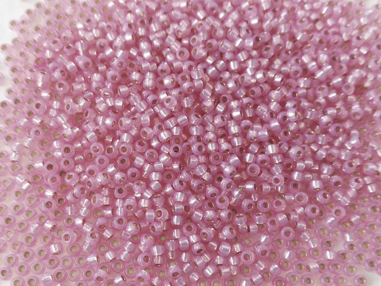 

Японський бісер Miyuki Круглий 11/0 0555 - Dyed Pink S/L Alabaster