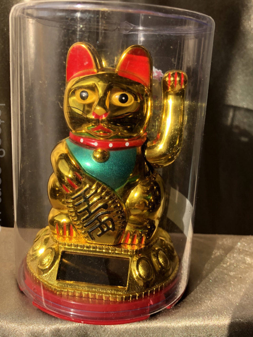 

Кот Манэки