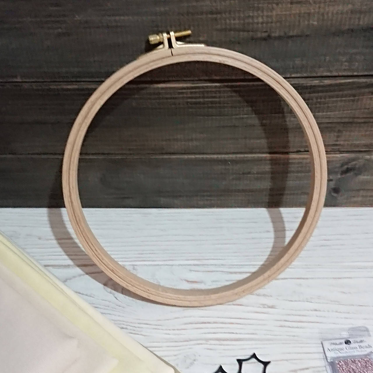 

Пяльцы деревянные с винтом высота 16 мм Nurge 110 220