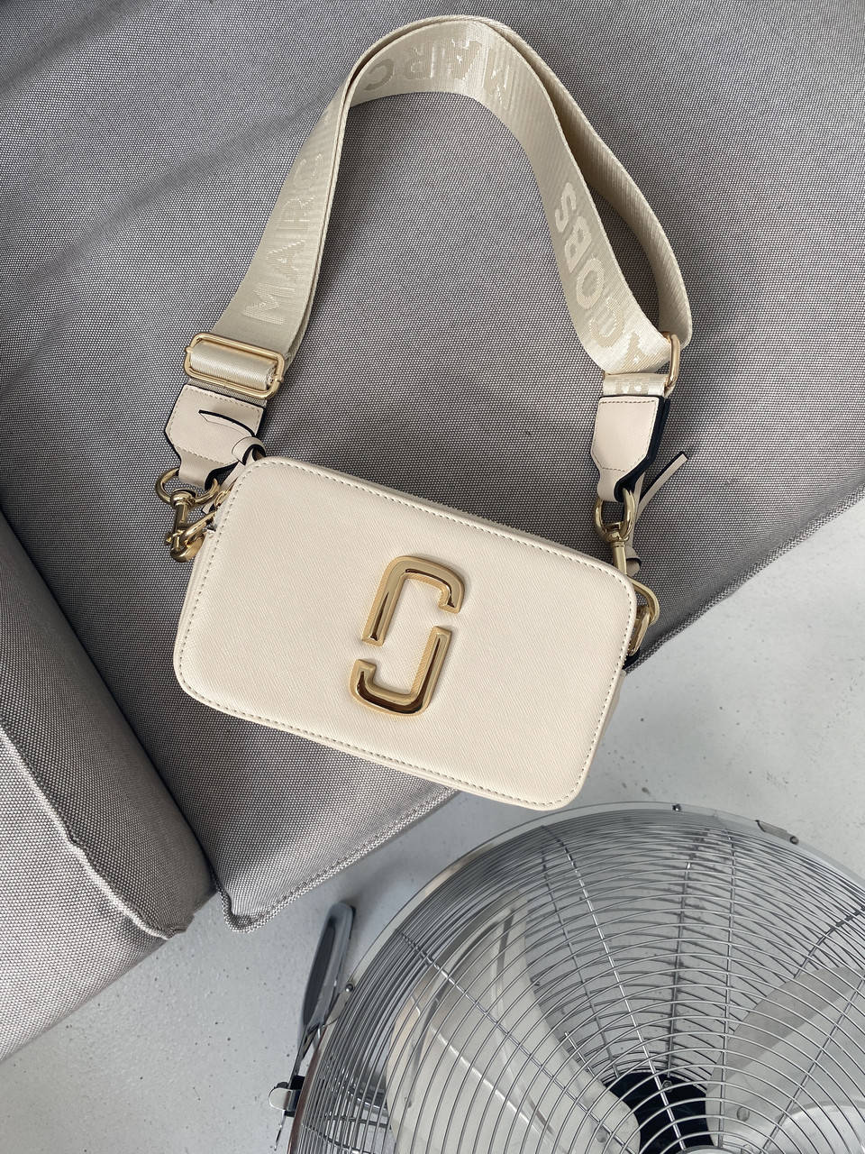 

Сумка Женская Marc Jacobs Snapshot White Gold Бежевого Цвета, Бежевый