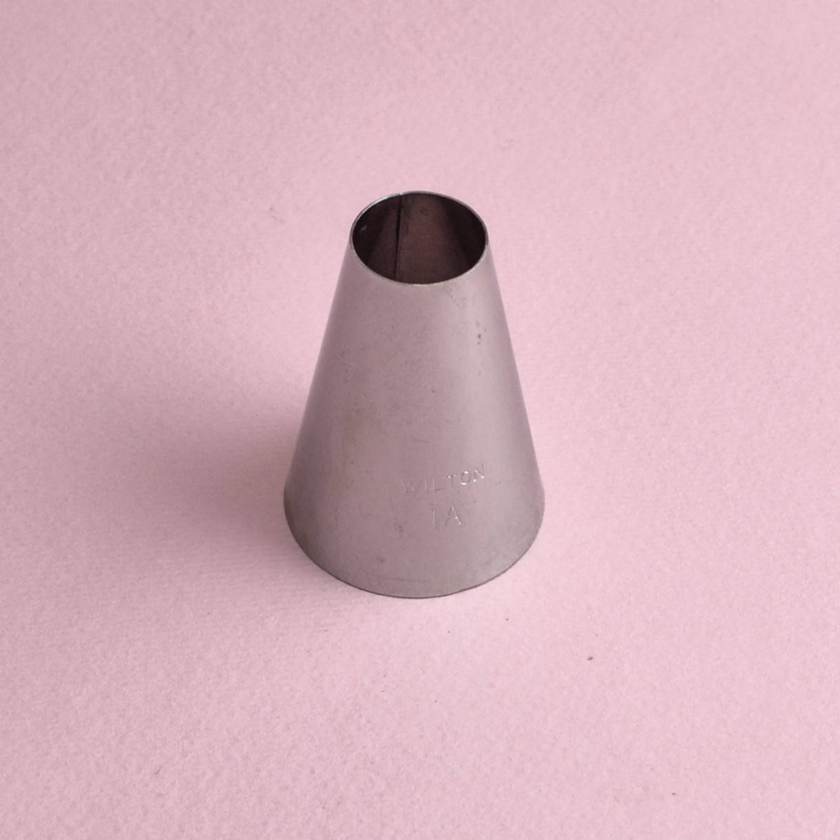 

Кондитерская насадка Wilton №1A круглая средняя