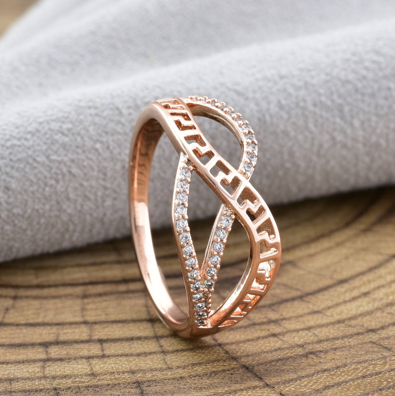 

Кольцо Xuping 13978 ширина 10 мм белые фианиты позолота РО размер 17