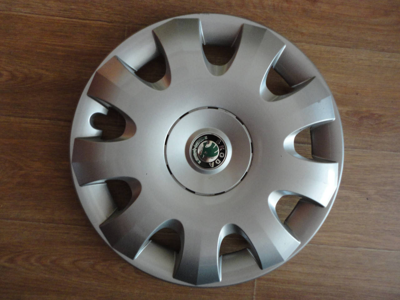 

Оригинальные колпаки на Skoda Octavia A5 R15 (Шкода Октавиа А5 R15) 1Z0 601 147A