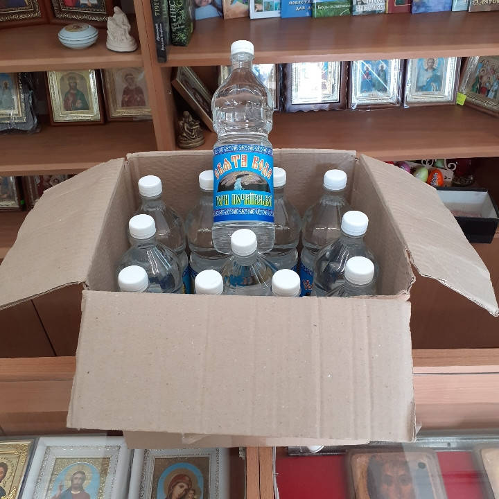 

12 бутылок святой воды Почаевская
