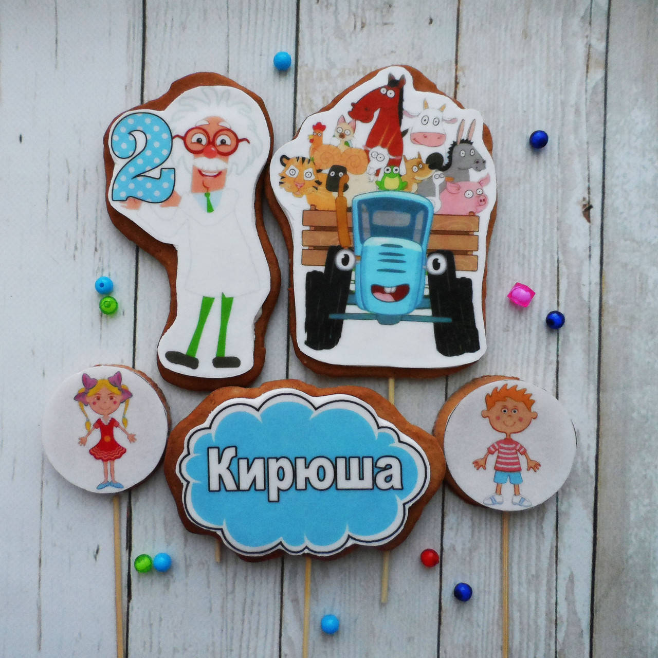

Набор №4 пряники "Синий трактор и профессор"