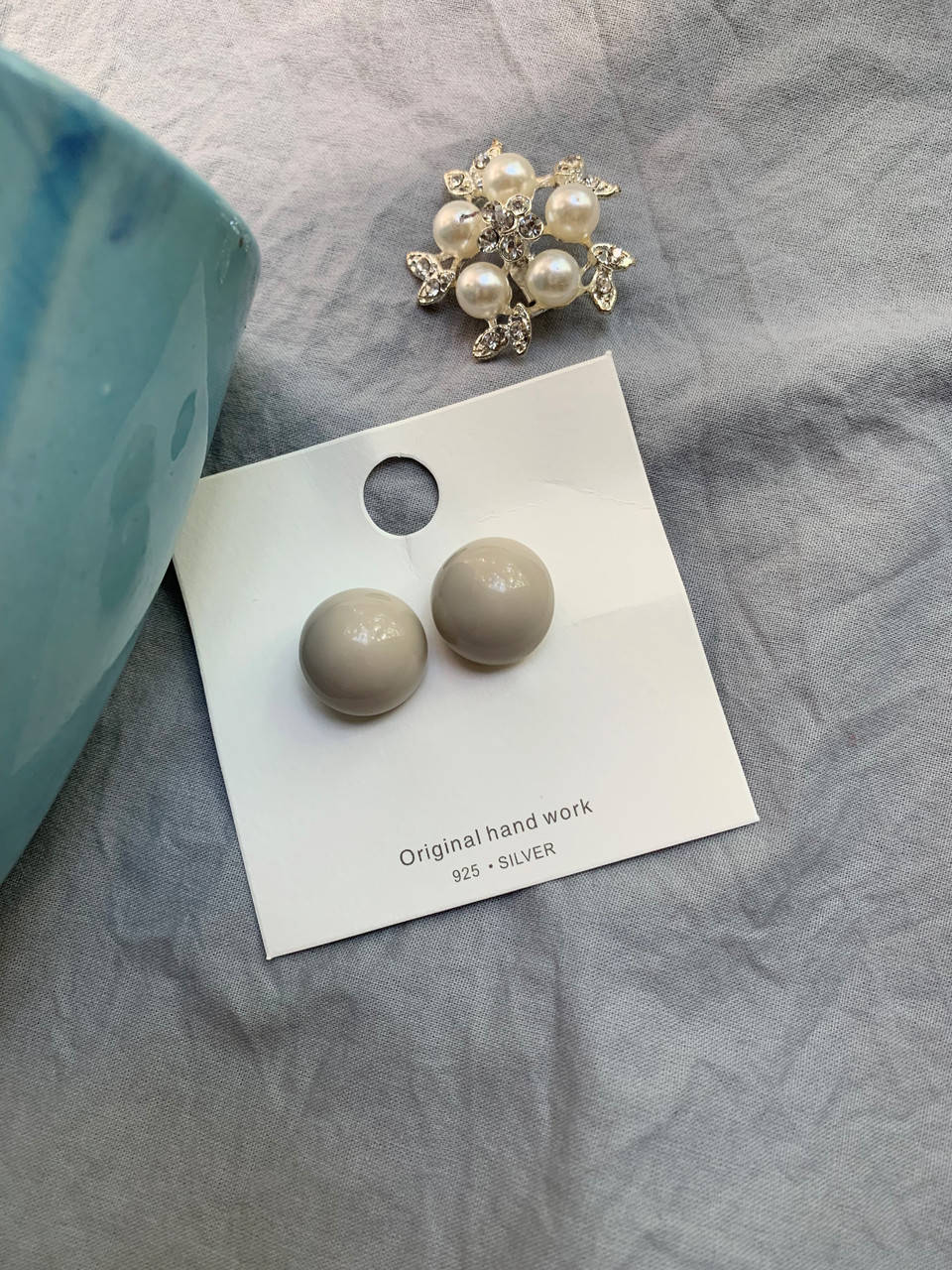 

Серьги гвоздики с антиаллергенным покрытием, серые серьги круглые