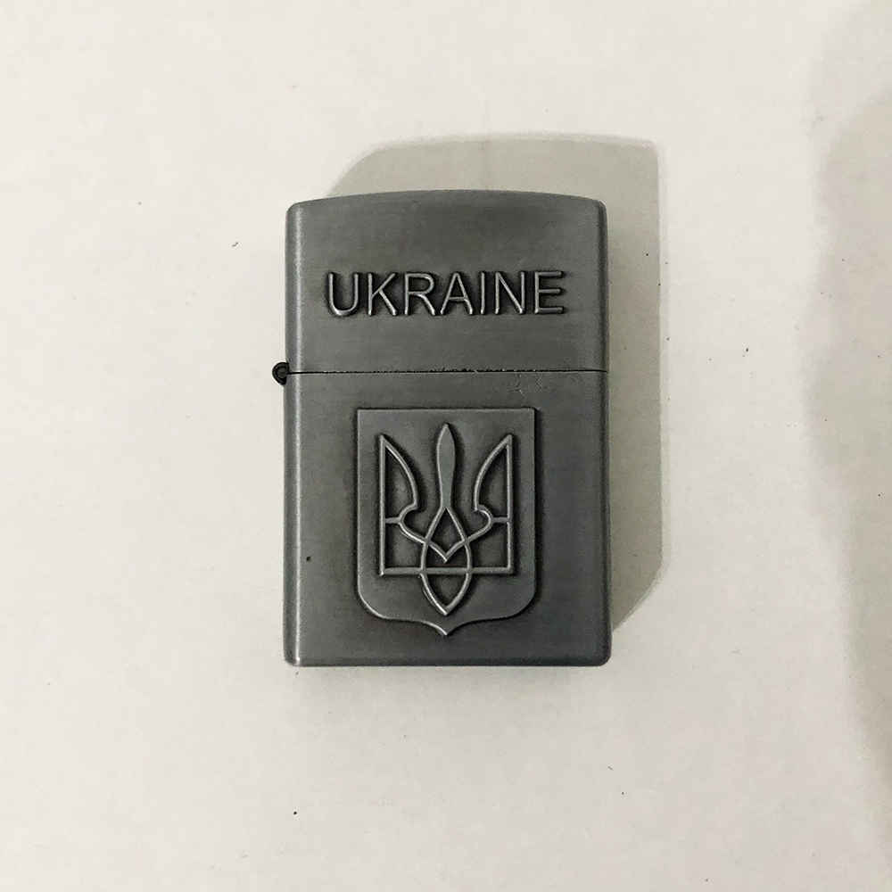 

Бензиновая зажигалка с гербом Украины, Серый