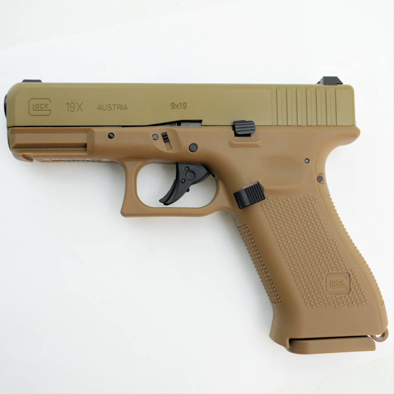 

Пистолет пневматический Umarex GLOCK 19X BlowBack 4.5 мм 5.8367