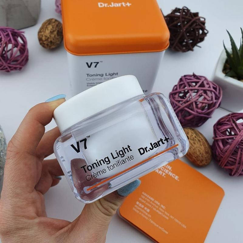 

Увлажняющий крем для лица с витаминами Dr.Jart V7 Toning Light Cream 50 мл
