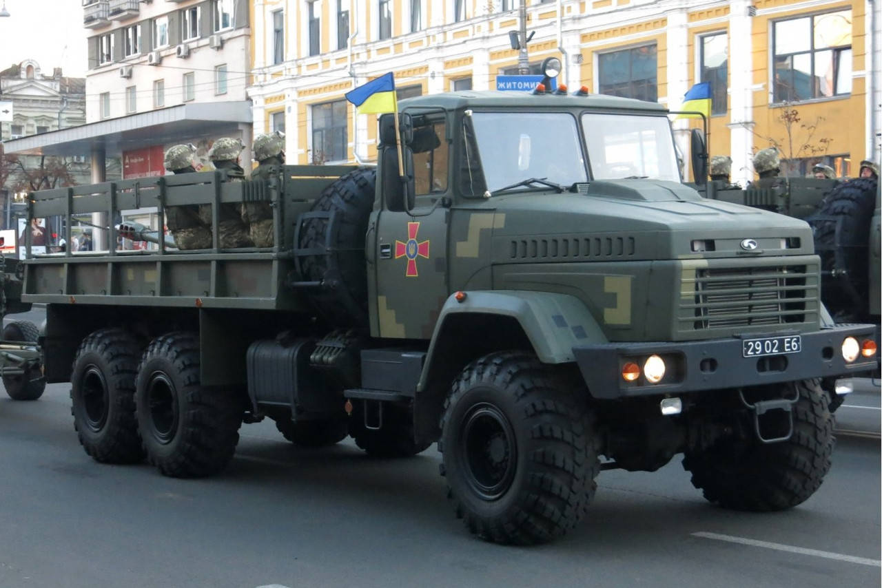 

Лобовое стекло КРАЗ 6322 триплекс, от украинского производителя автостекла