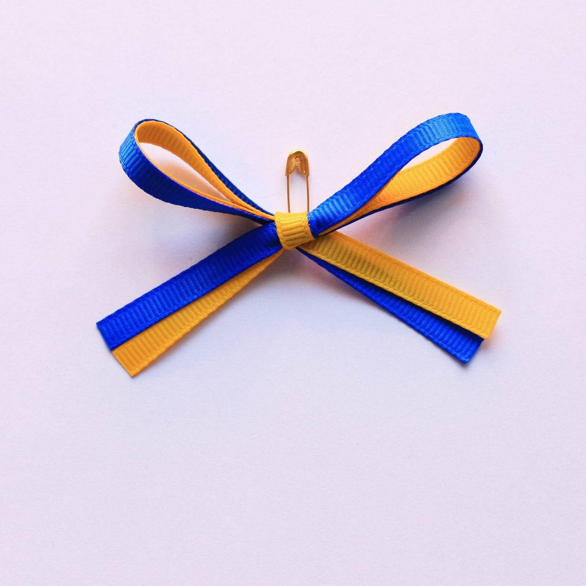 

Бант на булавке, репсовая лента флаг Украины 6мм