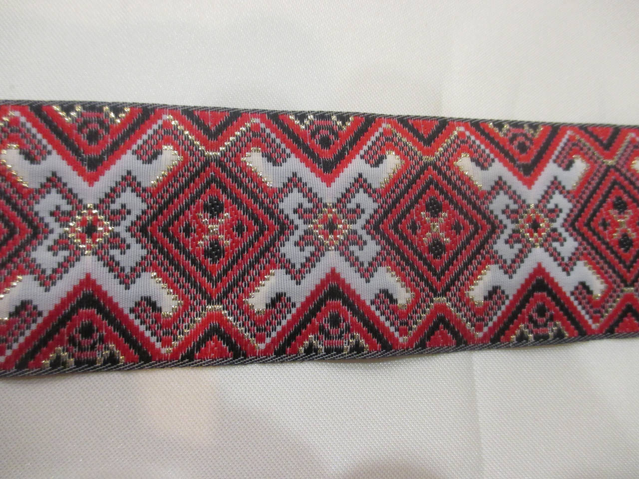 

Тесьма декоративная жаккардовая с украинским орнаментом. Тасьма з орнаментом 5 см. з люрексом, Красный