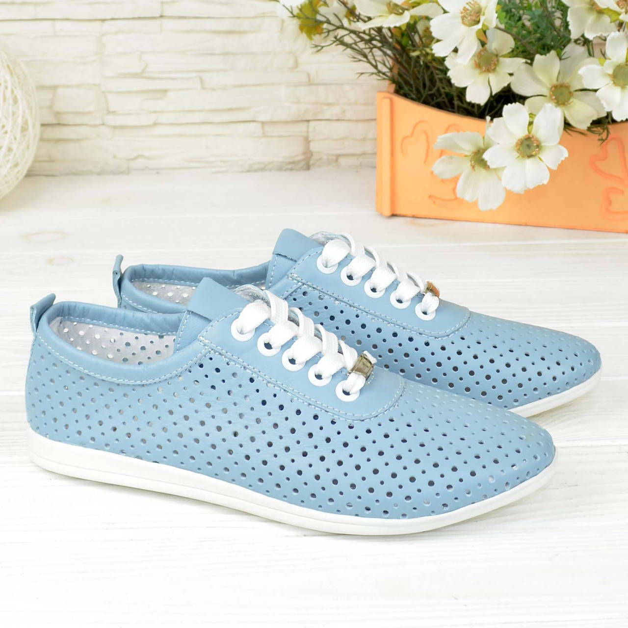 

Мокасины женские кожаные со сквозной перфорацией, цвет голубой