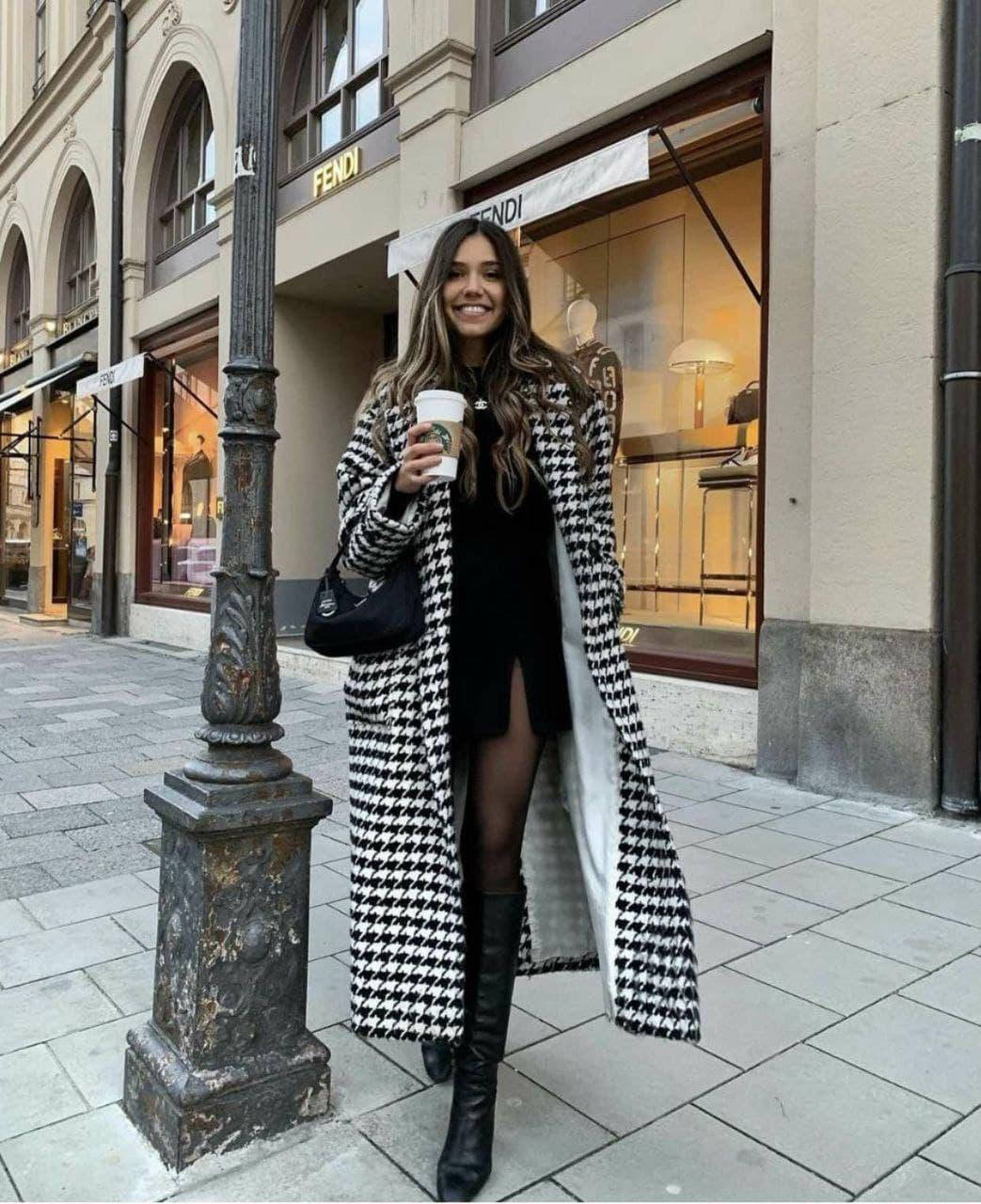 

Длинное женское пальто с трендовым узором Гусиные лапки
