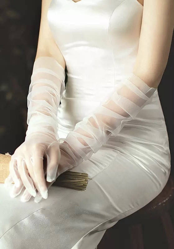 

Фатиновые перчатки белые длинные, Белый