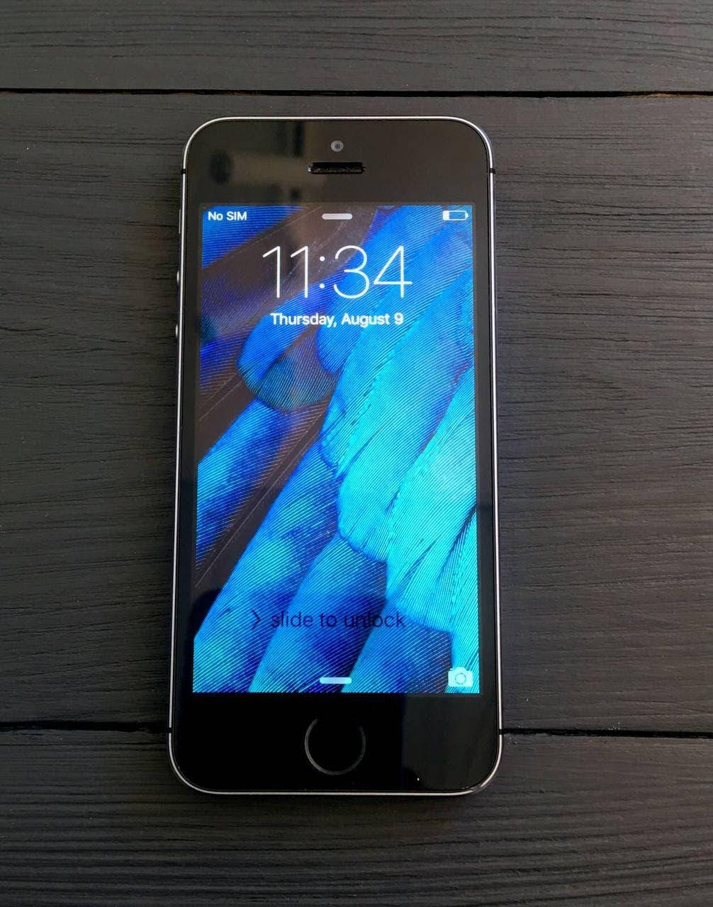 

Apple iPhone 5s 16GB Neverlock серый космос, Темно-серый