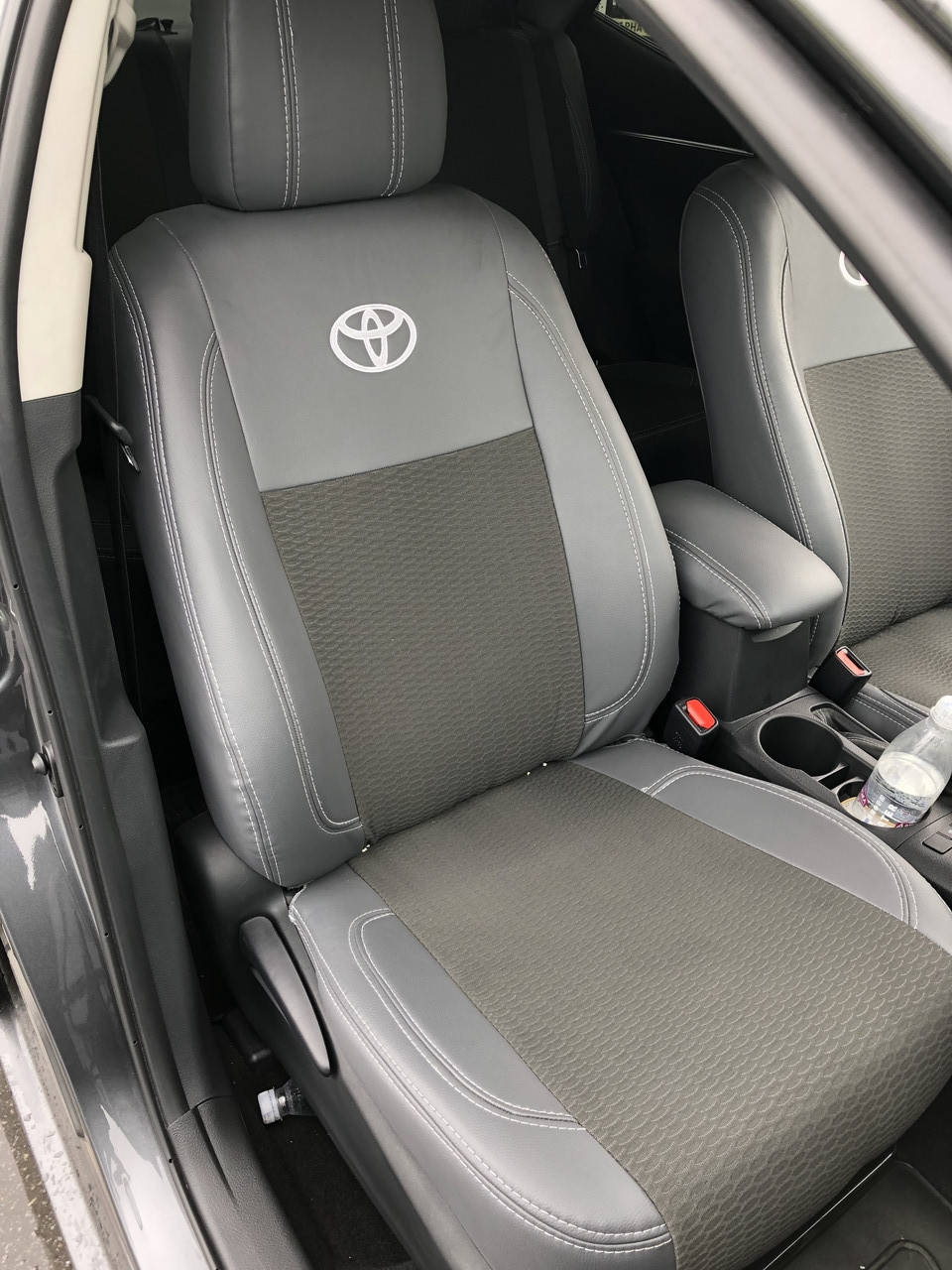 

Авточехлы на сиденья Toyota Auris, Avensis, Aygo, Camry, Corolla, Highlander, Rav 4