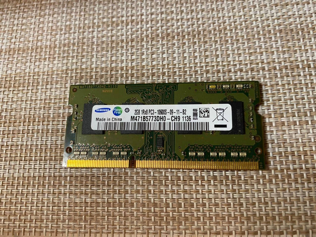 

Оперативная память Samsung 2GB SO-DIMM DDR3 1333 MHz M471B5773DH0-CH9