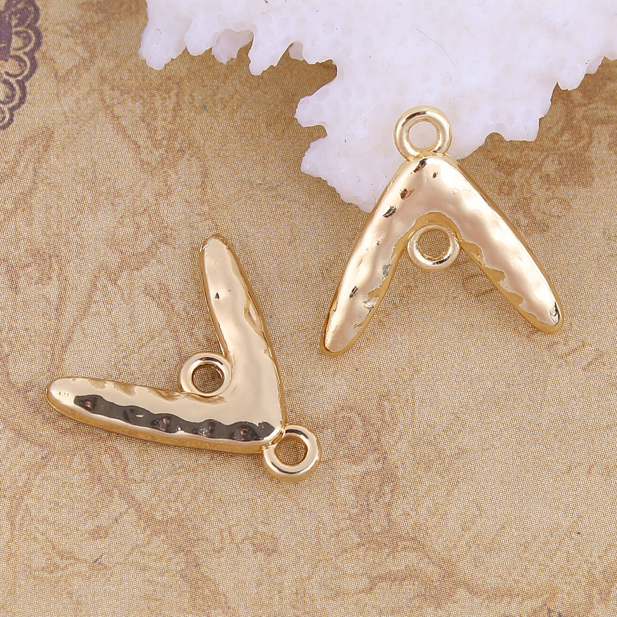 

Коннектор " V ", Угол, Бумеранг, Цинковый сплав, Цвет: золото, 18 мм x 17 мм