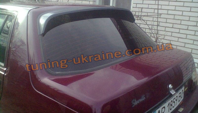 

Козырек на заднее стекло на Славуту ЗАЗ 1103