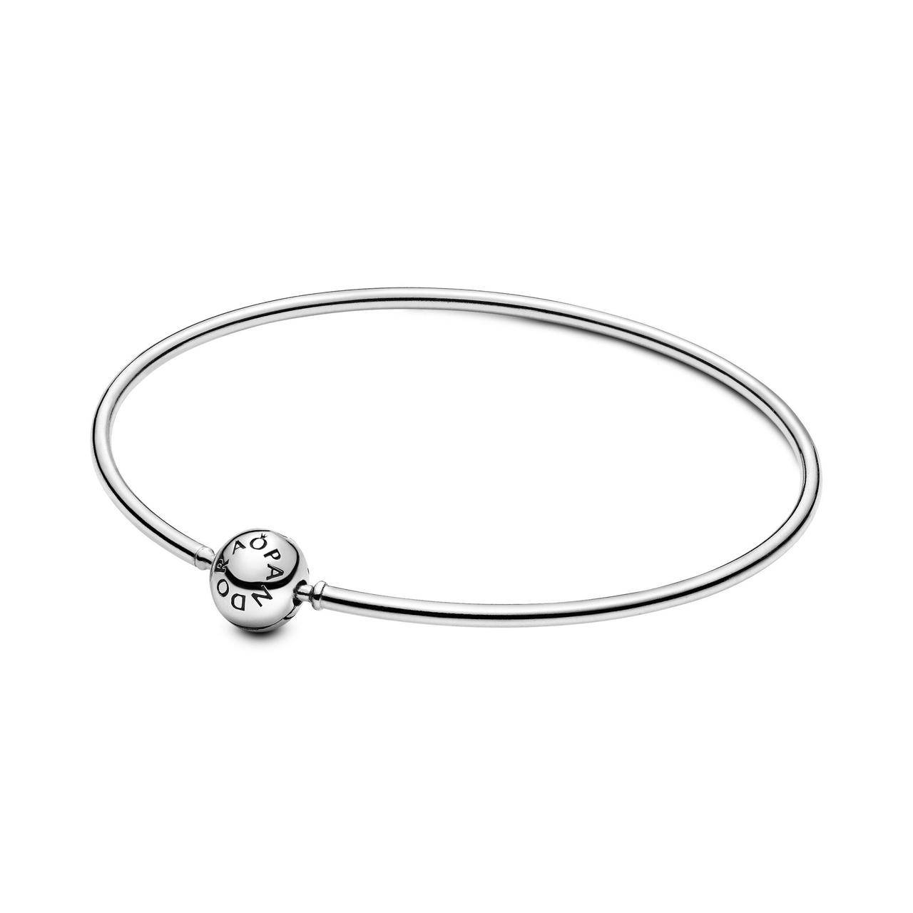 

Серебряный браслет-бэнгл из коллекции Pandora Me 598406C00 18