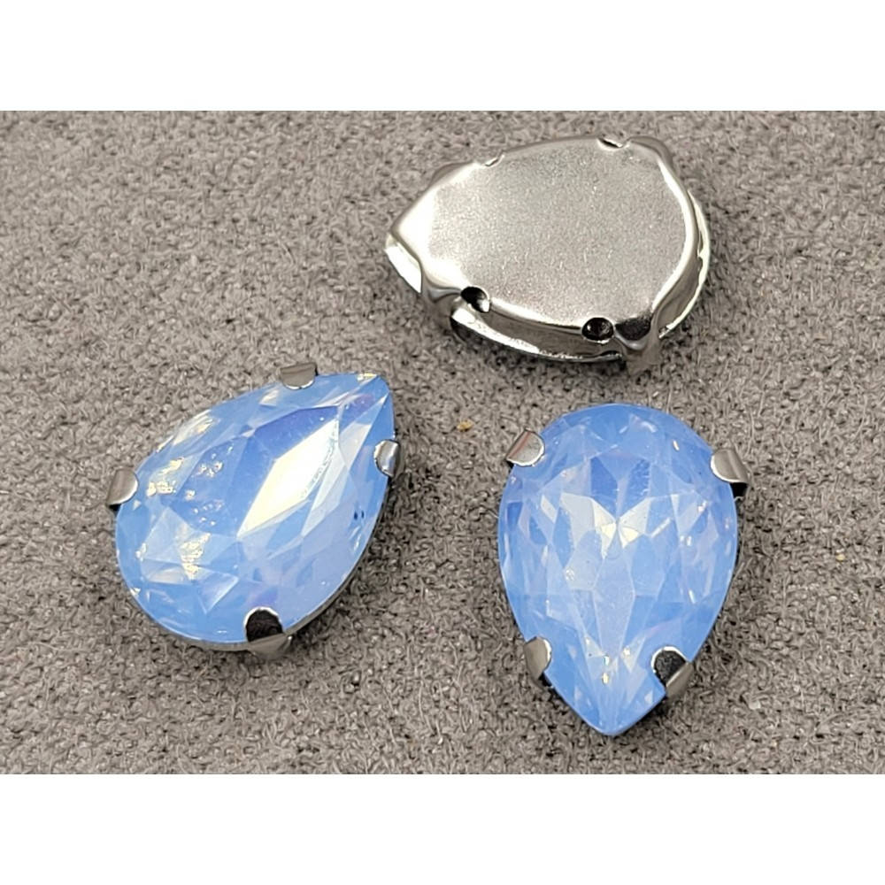 

Страз в цапах. (капля). Размер 10*14. (акрил). Цвет - голубой опал