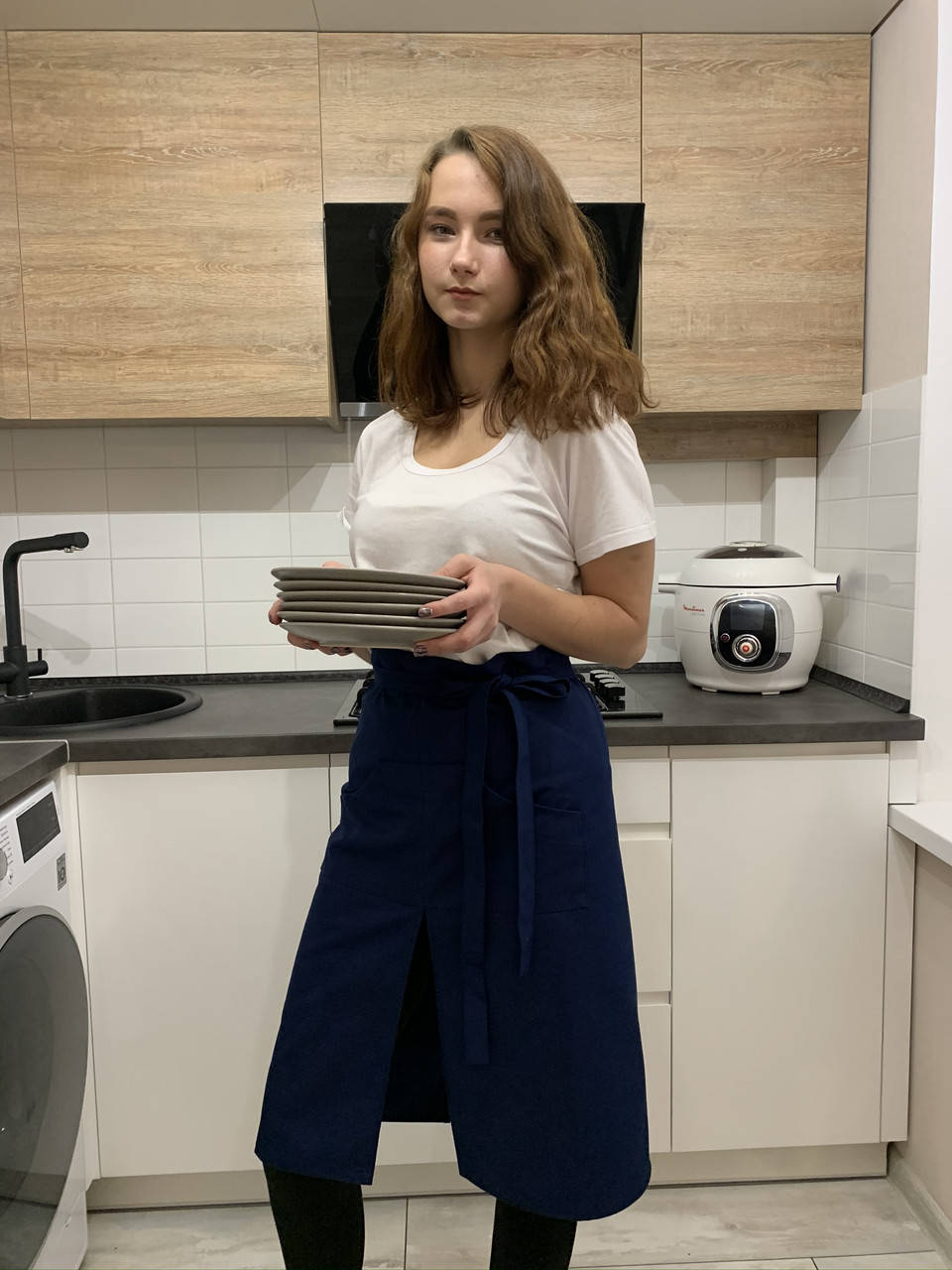 

Фартук официанта бармена ВАНКУВЕР средней длины с карманом и разрезом синий