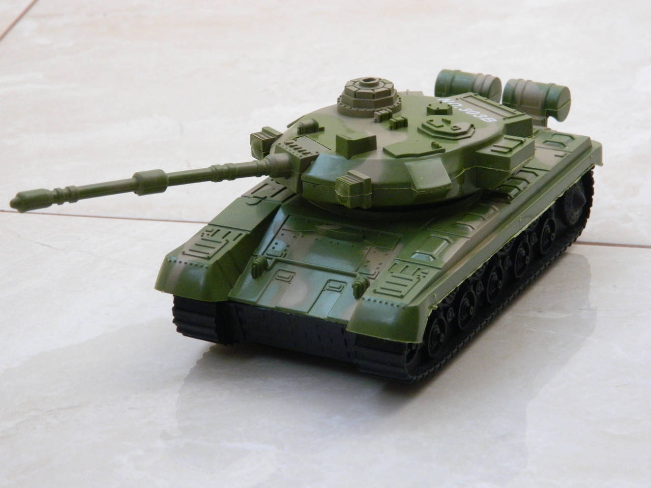 

Модель игрушечный танк Т 72, Зелёный