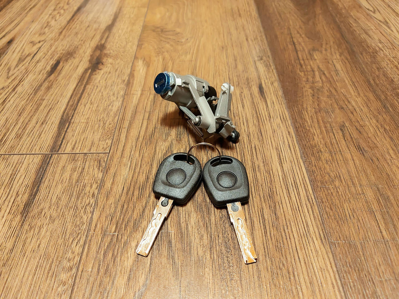 

Личинка (сердцевина) замок багажника VW Sharan (09.1995 - 03.2010)