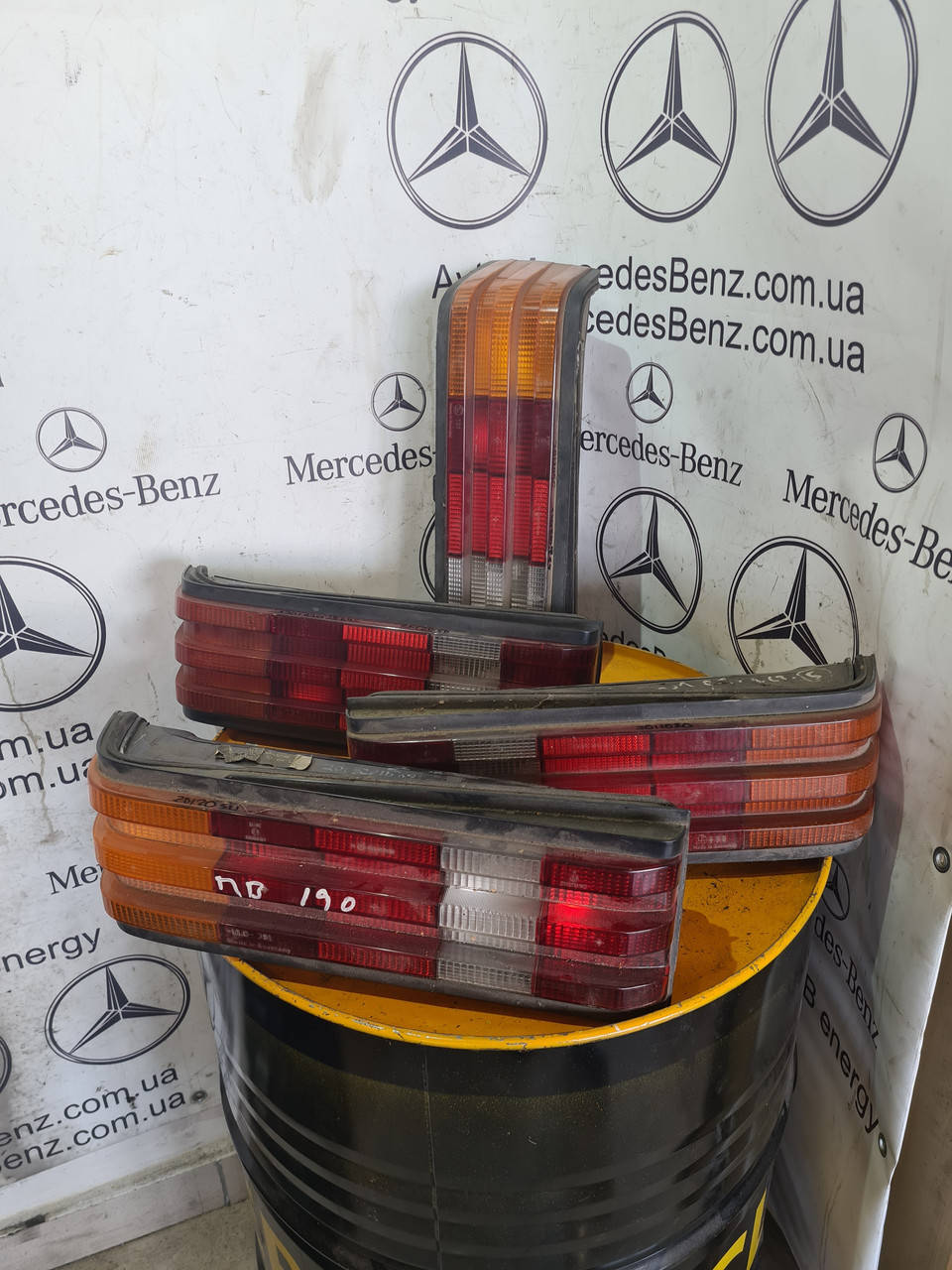 

Задний фонарь справа, слева мерседес 190, Mercedes w201. A2018201464 , A2018201364, A2018201564, A2018201664