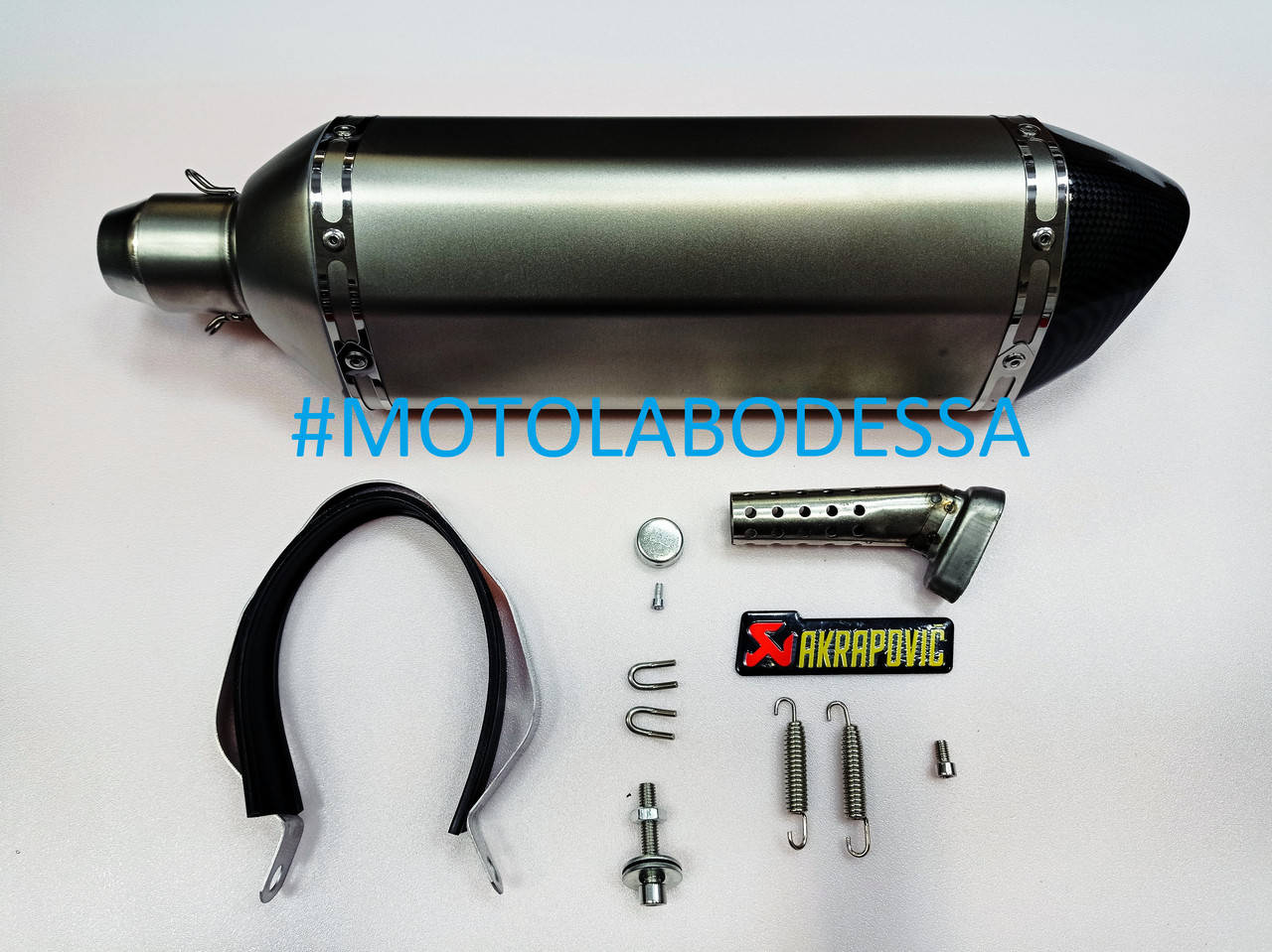 

Прямоточный глушитель Akrapovic Hexagonal три-овал (серебристый, сопло карбон) 470 мм 130 мм