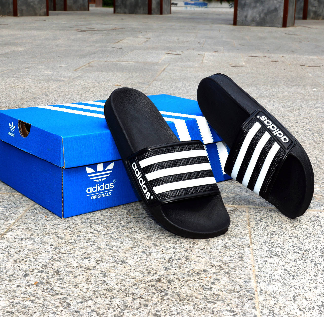 

Женские Adidas сланцы тапочки шлепанцы черные