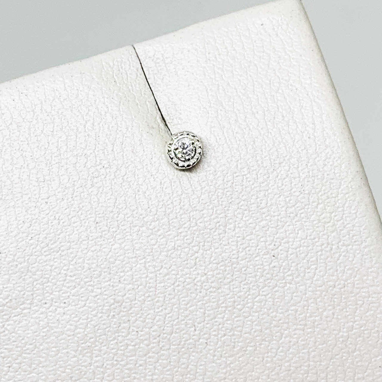 

Пирсинг в нос серебряный с кубическим цирконием 0,2 г