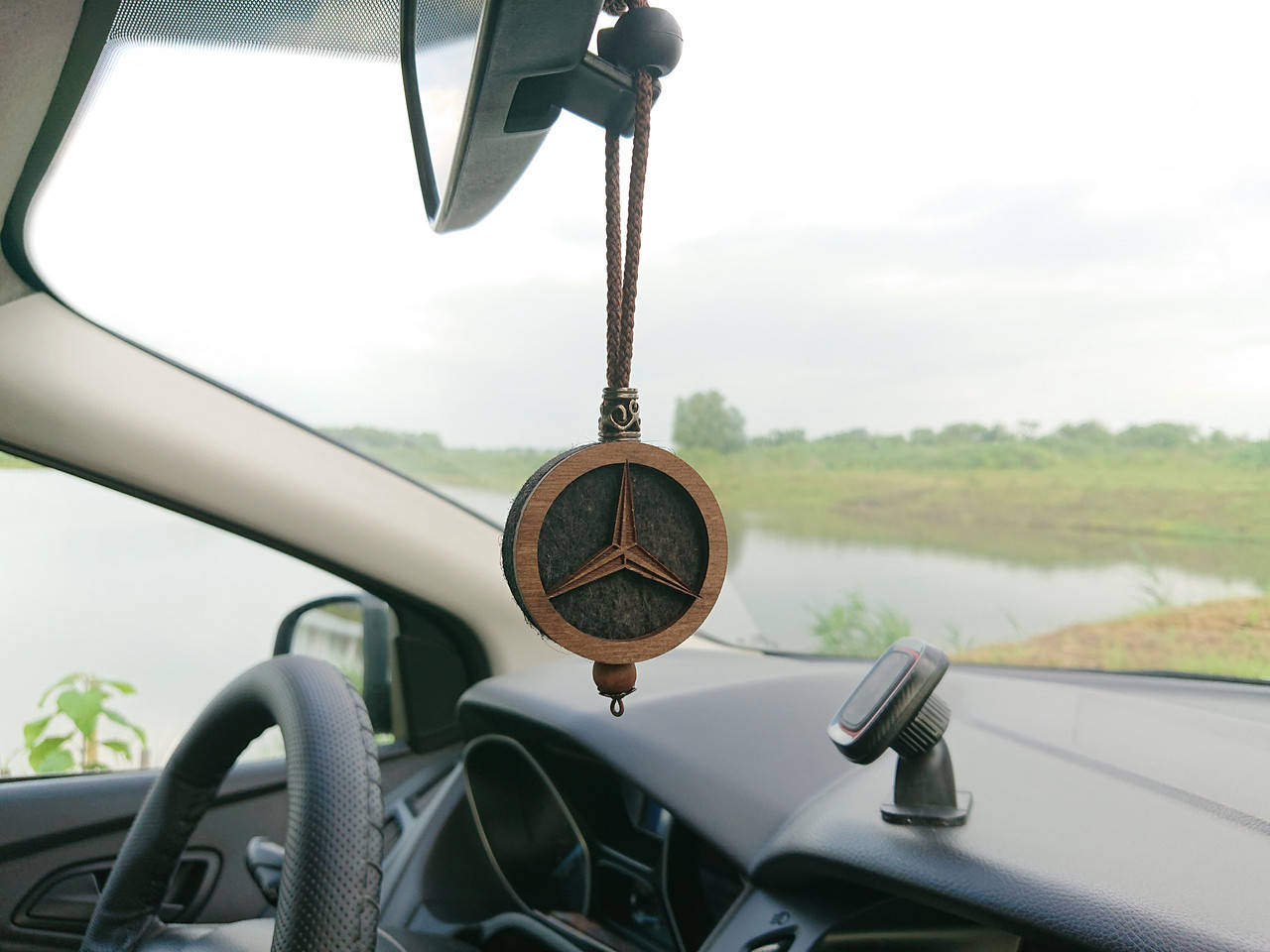

Подвеска ароматизатор Mercedes, Парфюм Мерседес на зеркало